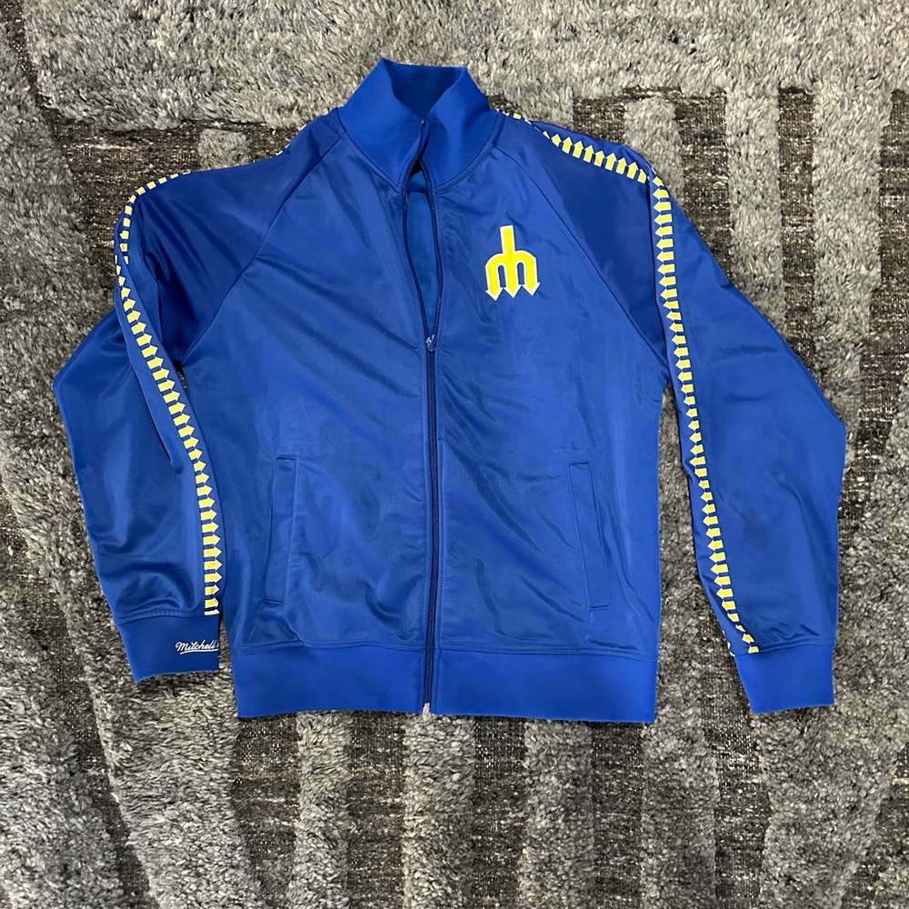 Like new mens Mariners zip up